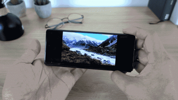 galaxy_Z_Fold2_GIF_1