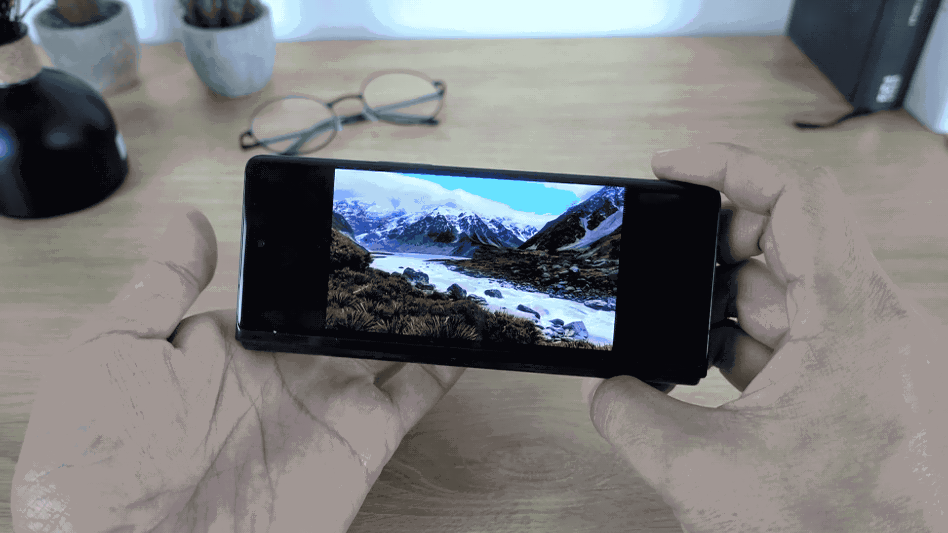 galaxy_Z_Fold2_GIF_1