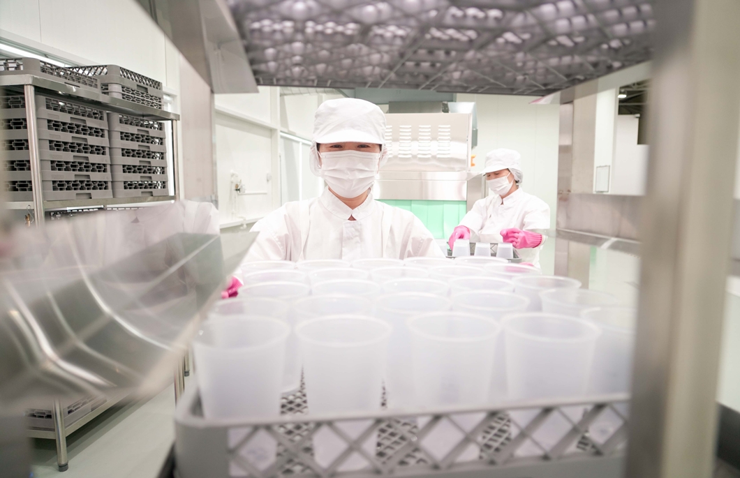 사진보도자료]SKT _AI_와 스타벅스 _환경소비_ 만났다… _일회용컵 없는 제주_ 본격 시동-6_pc(2)