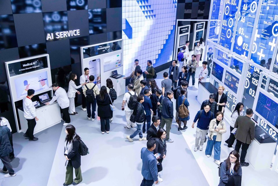 SKT 차별화된 MWC25 전시로 AI 경쟁력 세계에 알렸다