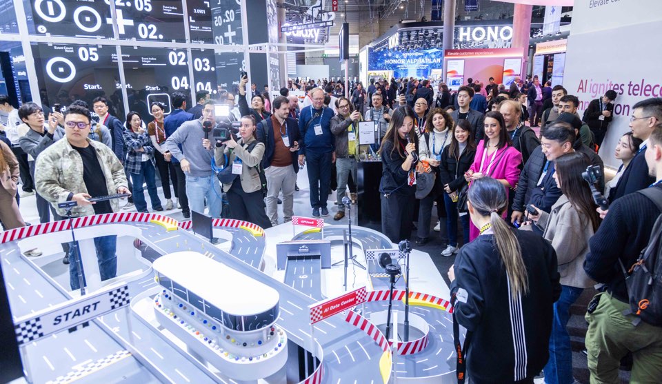 SKT 차별화된 MWC25 전시로 AI 경쟁력 세계에 알렸다