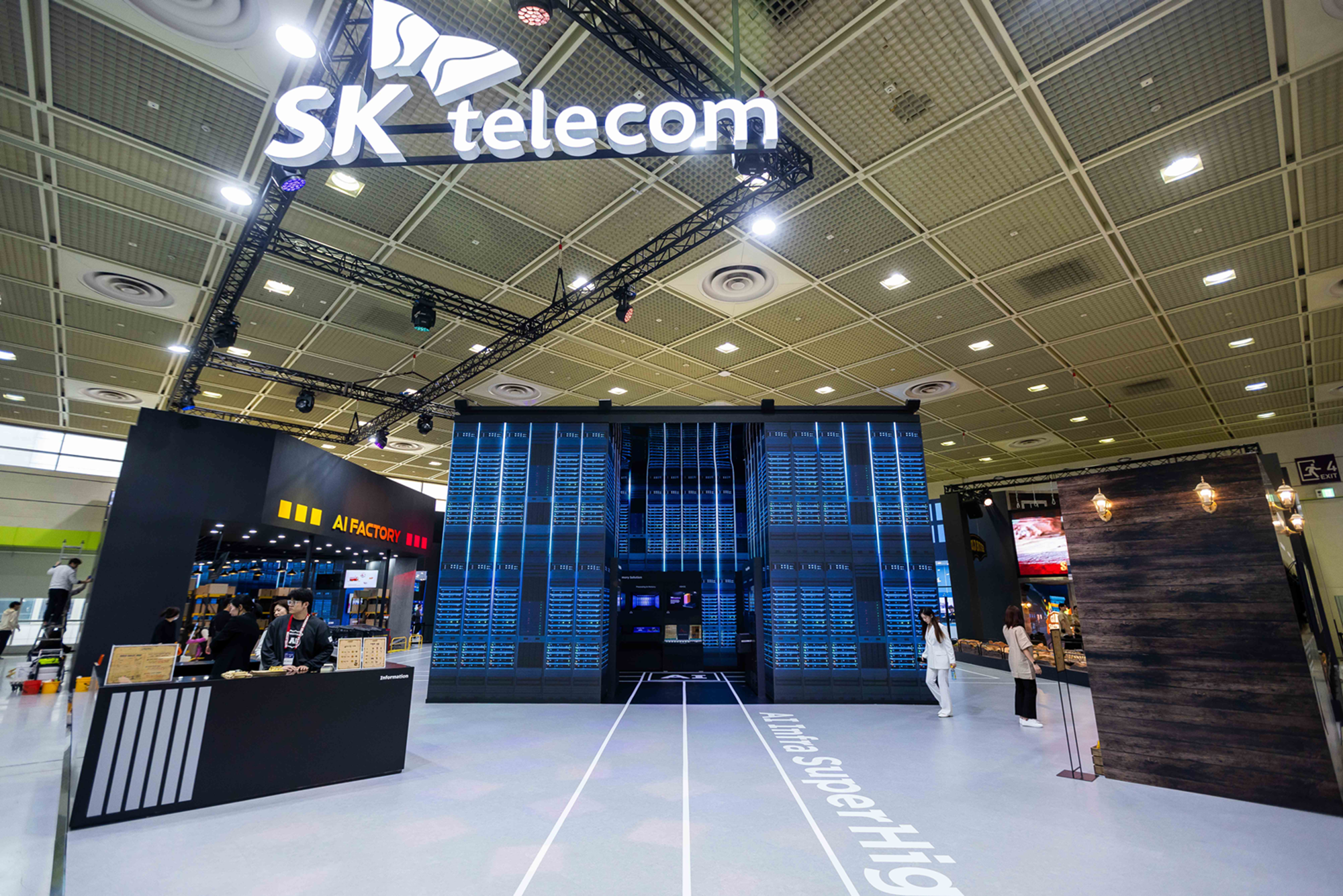 SKT 2025 월드IT쇼 참가 AI로 진화하는 일상 만난다