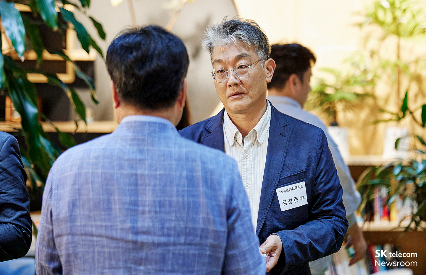 스타트업 대표와 참가자들이 교류하는 네트워킹 현장