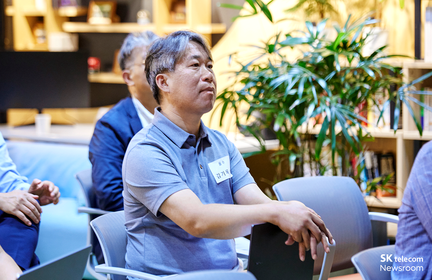 ESG 코리아 2025 현장에서 발표 내용을 경청하는 스타트업 대표올수 김기옥 대표