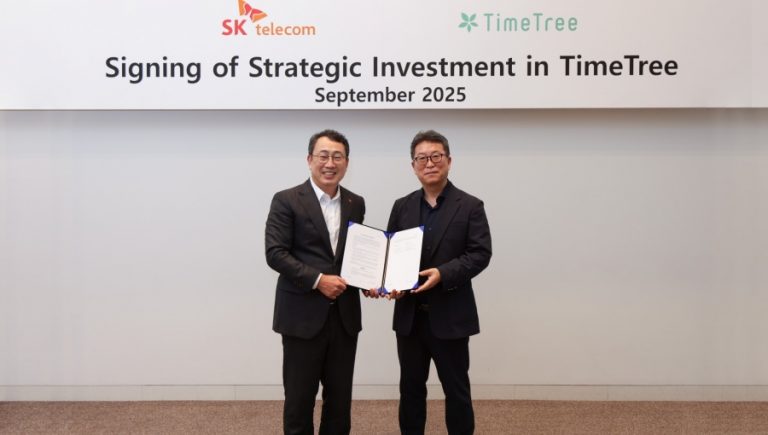 Ryu Young-sang CEO of SK Telecom and Chajin Park CEO of TimeTree
