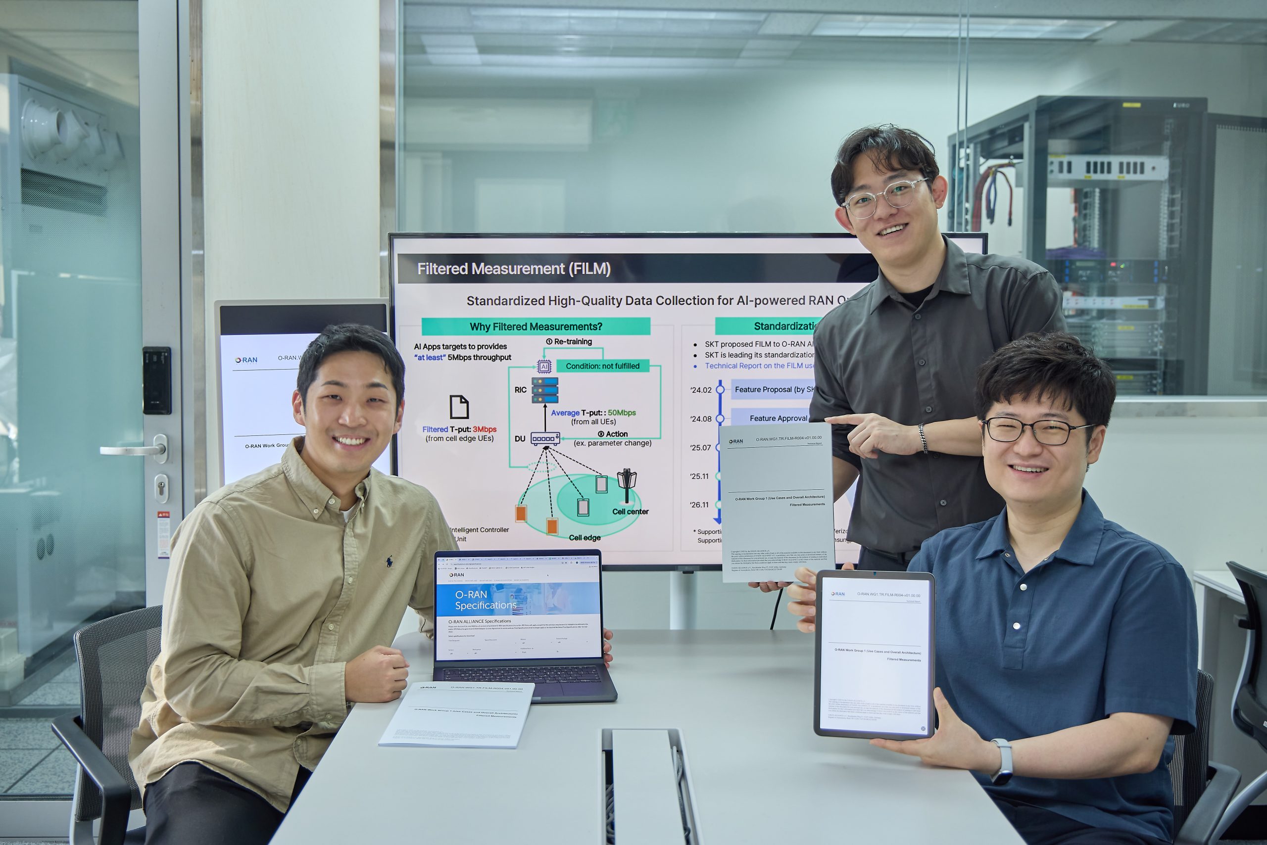 SK텔레콤은 글로벌 오픈랜 표준화 기구 O-RAN 얼라이언스(O-RAN Alliance)에서 무선망 데이터 수집 고도화 기술 ‘Filtered Measurements(FILM)’에 대한 기술 문서를 새롭게 발간하는 등 표준화 제정을 주도하고 있다고 밝혔다.