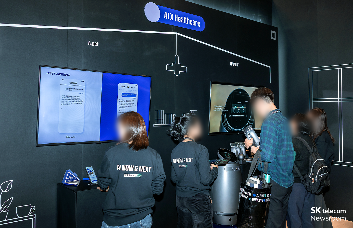 SKT 독자 LLM 기반의 펫 전문 AI ‘에이닷 펫’과 AI 기반 웰니스 솔루션을 제공하는 나무엑스의 모습.