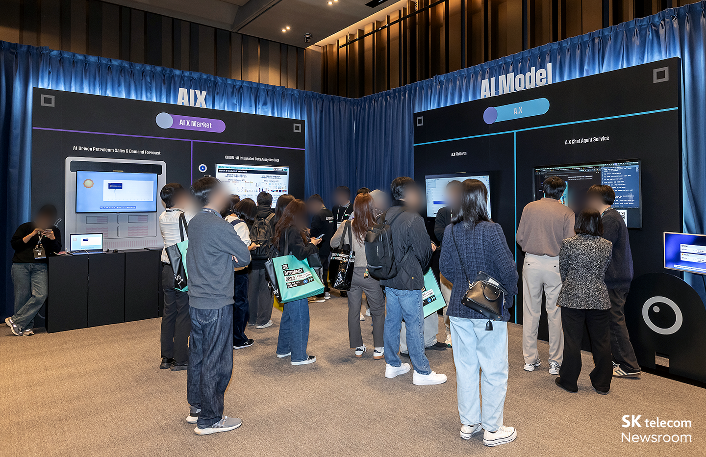 SK Zone은 최신 AI와 융합된 서비스, 기술을 선보이며 관람객들을 끌어 모았다.