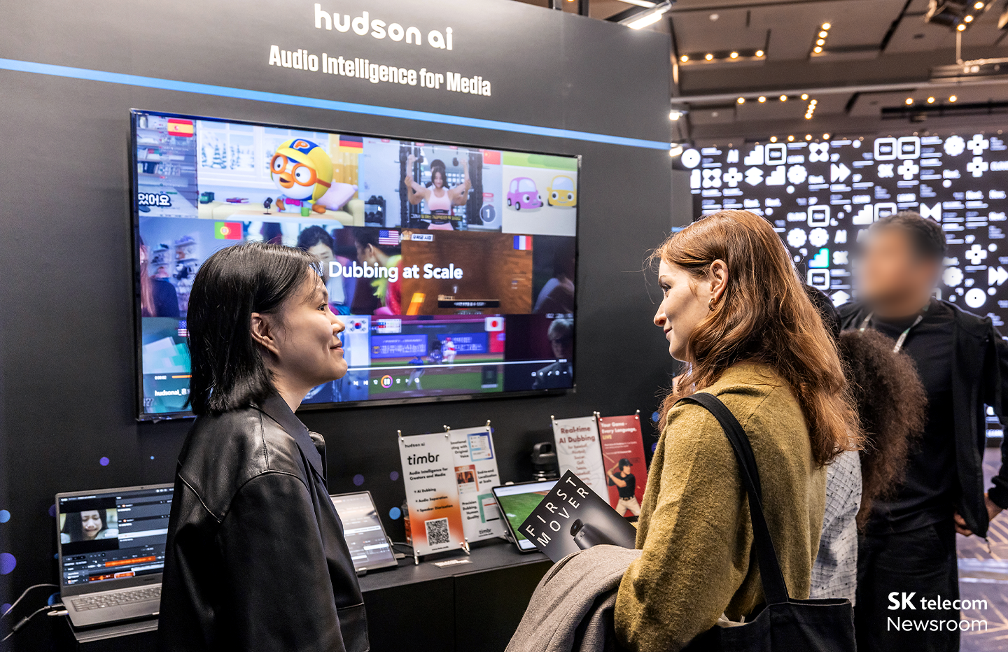 허드슨에이아이의 신현진 대표가 회사의 AI 더빙 솔루션 기술에 대해 설명하고 있다.
