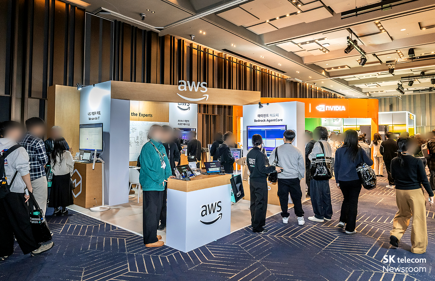 Global Tech Zone은 AWS와 엔비디아, 슈나이더일렉트릭, 카카오 등이 참가해 전시를 진행했다.
