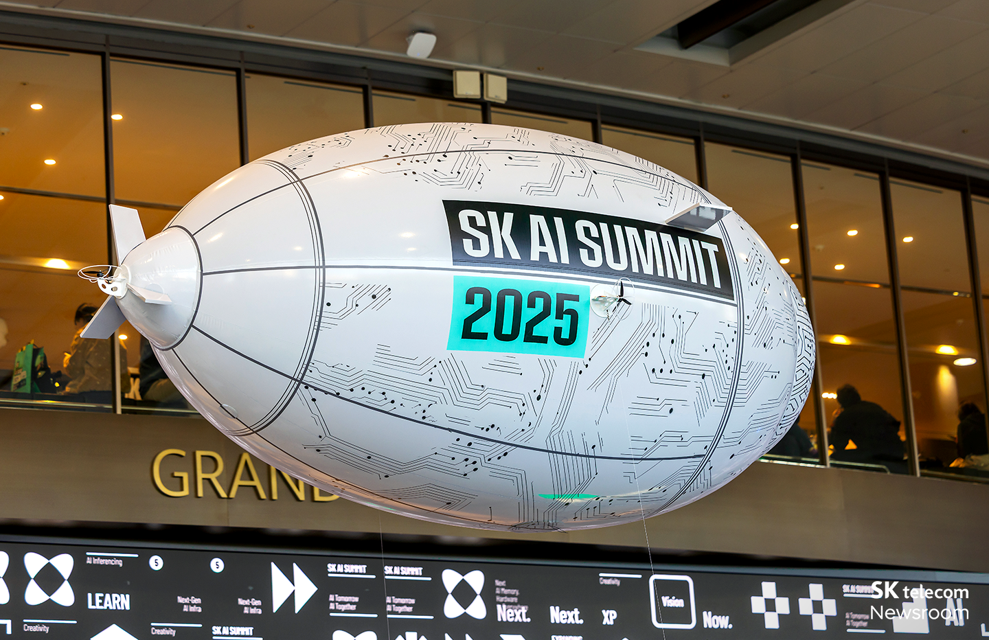 이틀간 열린 SK AI SUMMIT 2025와 관련된 다양한 내용들은 공식 웹사이트에서 다시 살펴볼 수 있다.