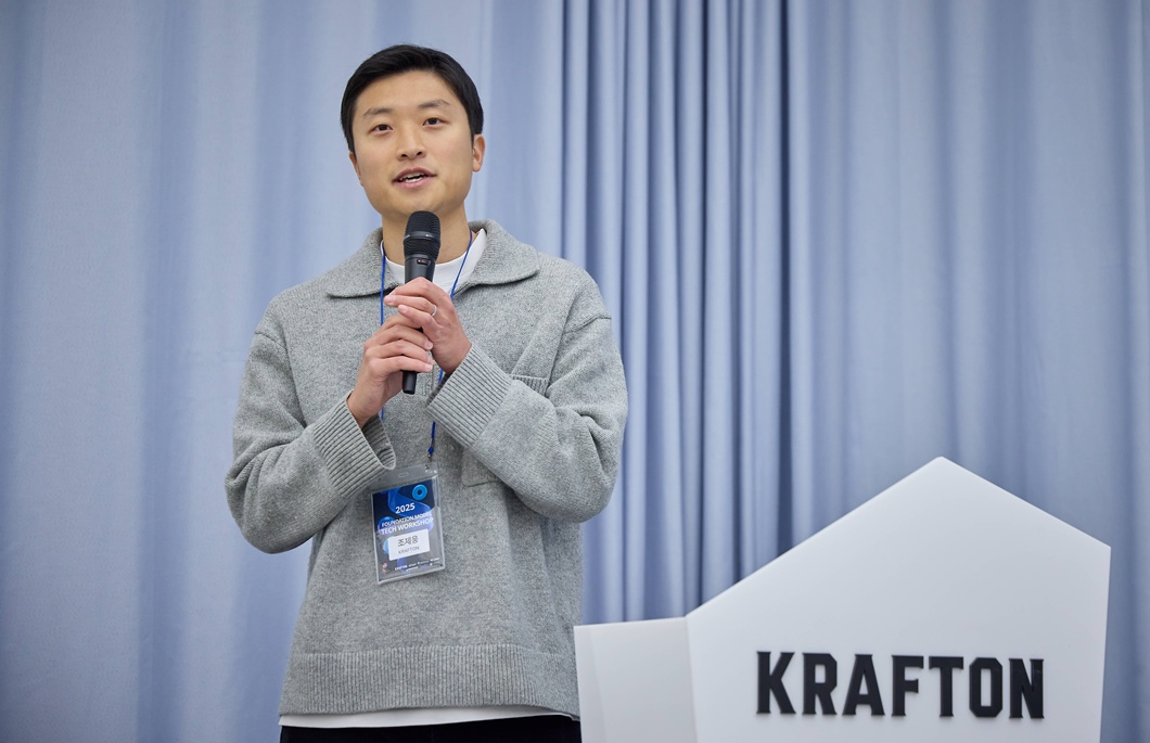 조제웅 크래프톤 AI 기초연구실 실장이 워크숍 참가자들에게 환영사를 건네고 있다