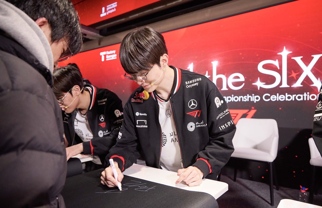 SKT, T팩토리서 T1 우승 기념 팬미팅 성료